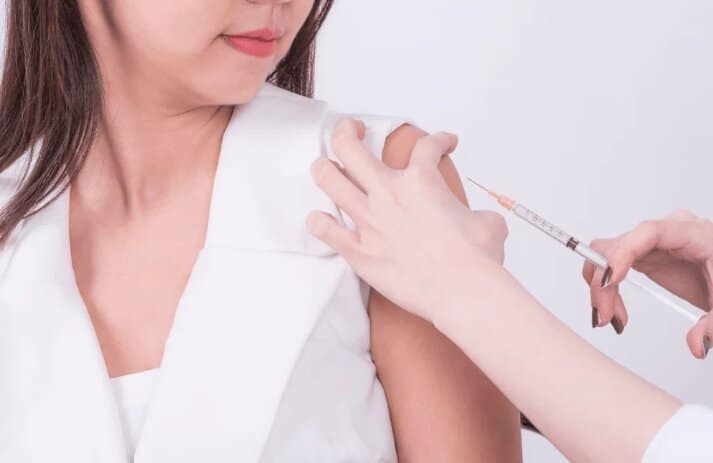 인유두종바이러스(hpv) 증상 및 원인, 잠복기, 검사, 비용, 치료, 백신, 자연 소멸 : 남자 접종 유무 2 hpv 예방 접종하는 여성